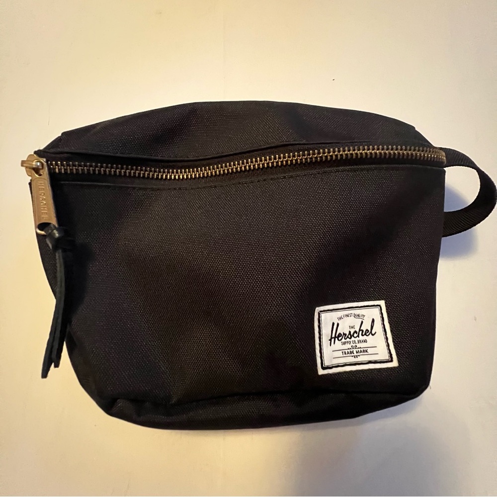 HERSCHEL | Hip Pack - 1L, Black, Red & White Striped Lining.